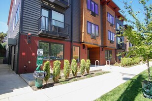 6015 S Virginia Ave in Portland, OR - Building Photo