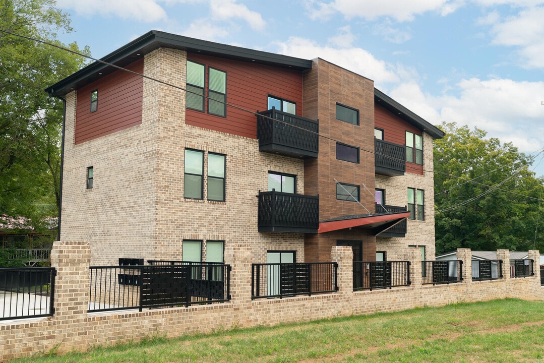 123 Englewood Ave in Athens, TN - Building Photo