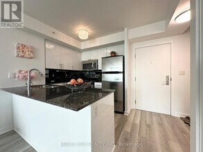 5740 Yonge St in Toronto, ON - Building Photo - Building Photo