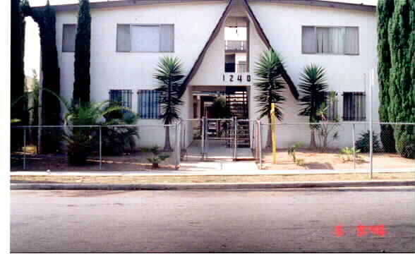 1240 W 102nd St in Los Angeles, CA - Building Photo