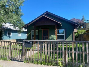 40 NW Gilchrist Ave in Bend, OR - Building Photo - Building Photo