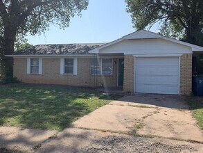 9432 NE 14th St in Midwest City, OK - Building Photo - Building Photo