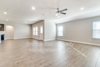 1358 Rolling Mdws Dr in Red Oak, TX - Building Photo - Building Photo