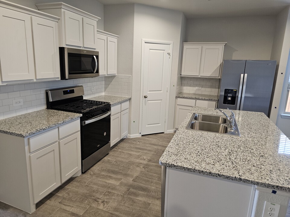 8521 Nightfall Ln in Fort Worth, TX - Foto de edificio