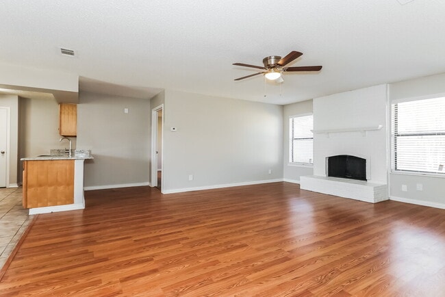 3713 Longstraw Dr in Fort Worth, TX - Building Photo - Building Photo