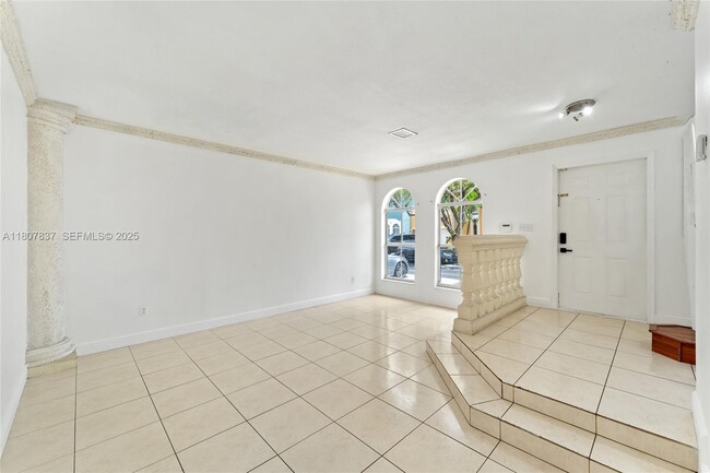 10819 NW 51st Ln in Doral, FL - Building Photo - Building Photo