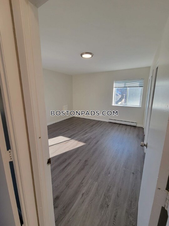 760 Cummins Hwy-Unit -3 in Boston, MA - Building Photo