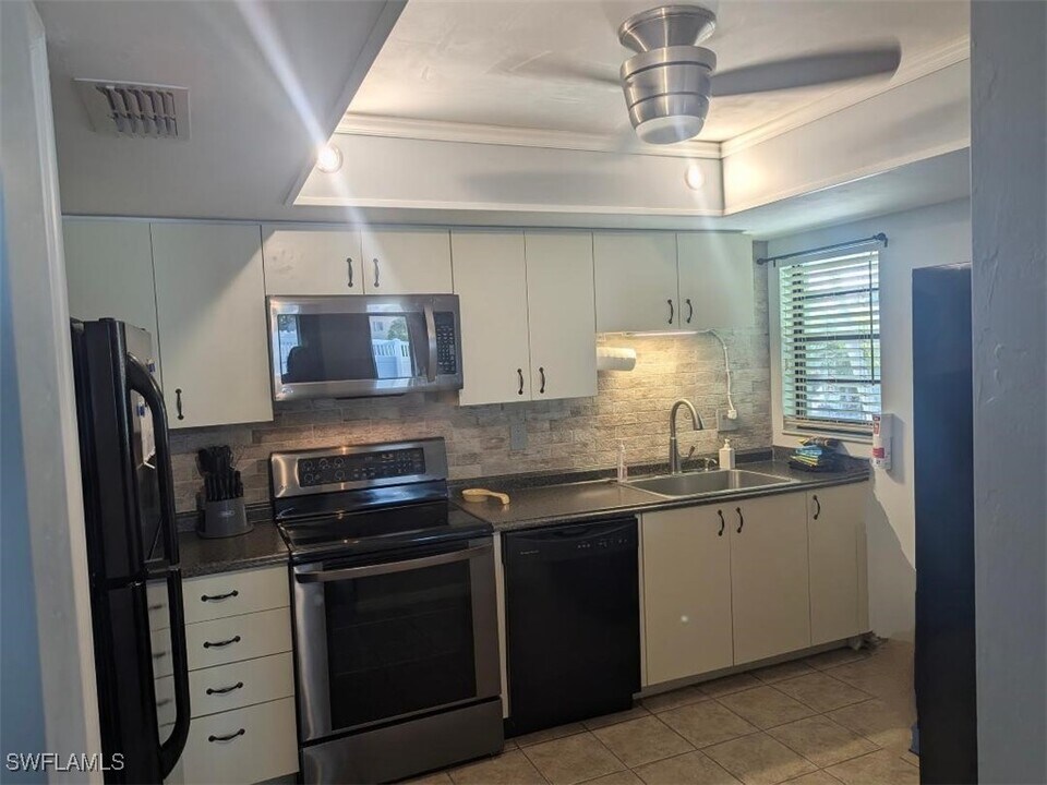 715 SE 47th St in Cape Coral, FL - Building Photo