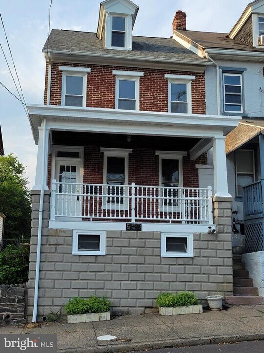 509 Lincoln Ave in Pottstown, PA - Building Photo