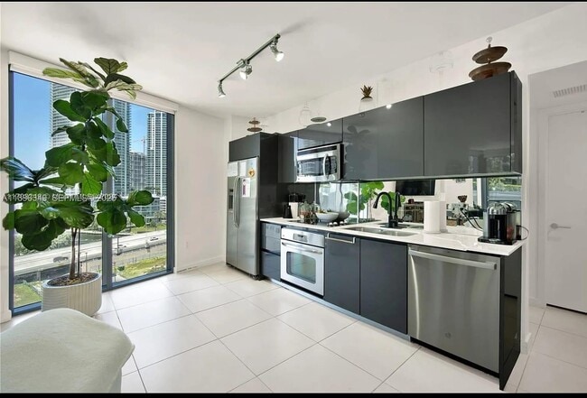 31 SE 6th St, Unit 1201 in Miami, FL - Building Photo - Building Photo