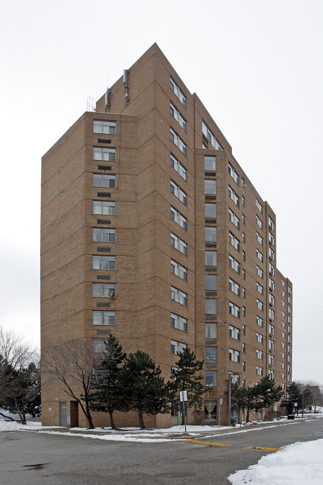 Erin Court Co Op in Mississauga, ON - Building Photo - Primary Photo