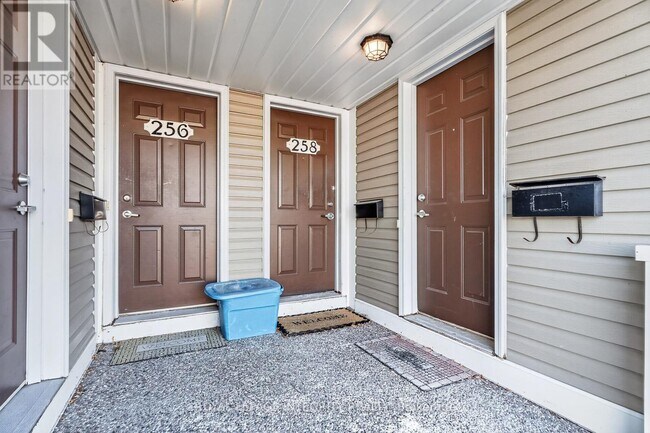 258 Chapman Mills Dr in Ottawa, ON - Building Photo - Building Photo
