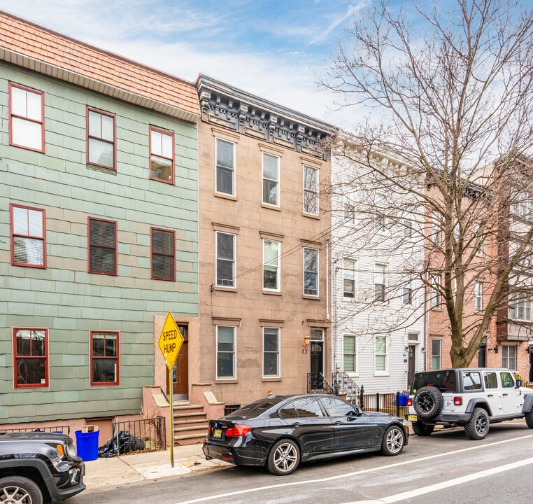 221 Monroe St in Hoboken, NJ - Building Photo