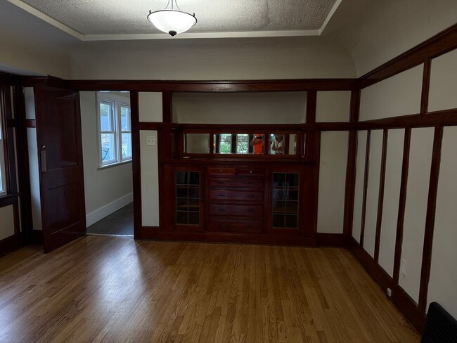 1005 S 58th St in West Allis, WI - Building Photo - Building Photo