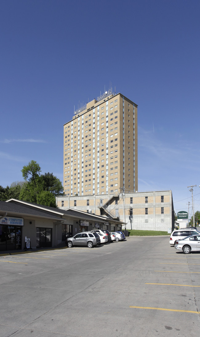 Elmwood Tower in Omaha, NE - Building Photo - Building Photo