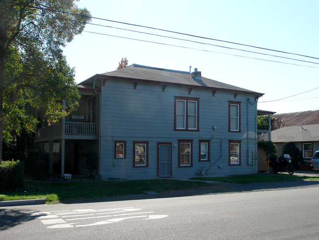 927 Stewart St in Santa Rosa, CA - Building Photo - Building Photo