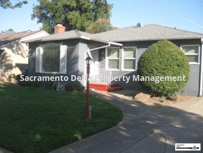 5617 V St in Sacramento, CA - Building Photo - Building Photo