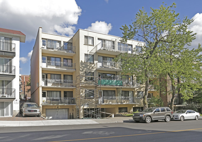 3380 Édouard-Montpetit in Montréal, QC - Building Photo - Primary Photo