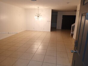 9073 Vineyard Lake Dr in Plantation, FL - Building Photo - Building Photo