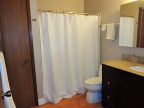 140 W 11th Ave, Unit H in Anchorage, AK - Foto de edificio - Building Photo