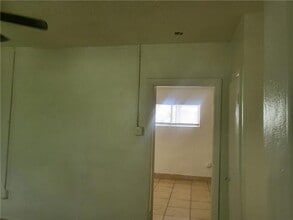 1916 Claire Ave, Unit D in Gretna, LA - Foto de edificio - Building Photo