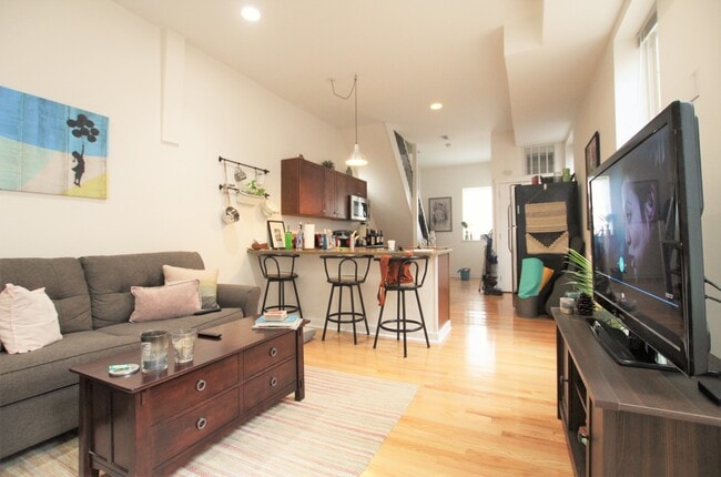 2226 Frankford Ave, Unit 2R photo'