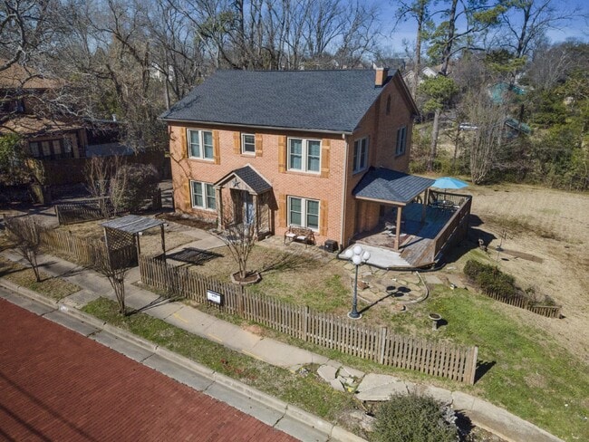 210 E Dobbs St in Tyler, TX - Building Photo - Building Photo