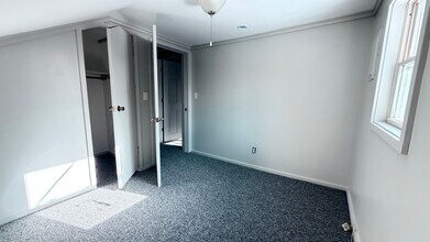 33 Spring St, Unit Flr 2 in South Glens Falls, NY - Foto de edificio - Building Photo