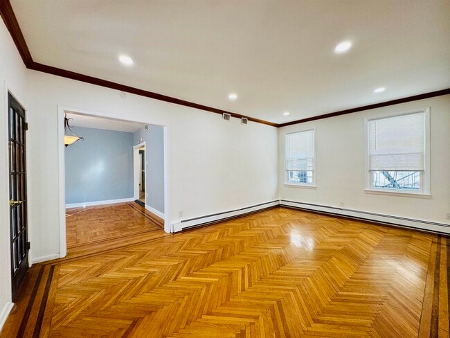 69 W 39th St in Bayonne, NJ - Building Photo - Building Photo