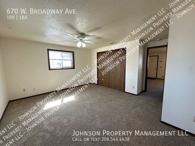 670 W Broadway Ave in Meridian, ID - Building Photo - Building Photo