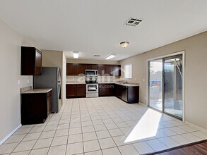 1117 E Dust Devil Dr in San Tan Valley, AZ - Foto de edificio - Building Photo