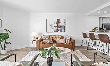 1625 Larimer St, Unit 1806 in Denver, CO - Building Photo - Building Photo