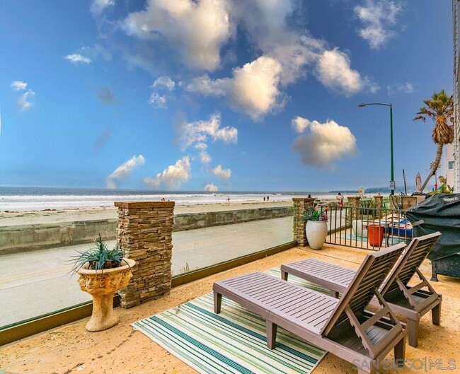 3285 Ocean Front Walk in San Diego, CA - Building Photo - Building Photo