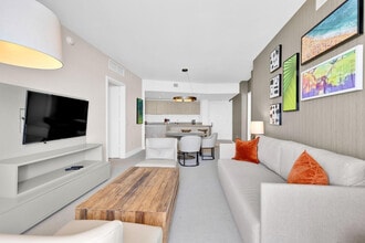 4111 S Ocean Dr in Hollywood, FL - Building Photo - Building Photo