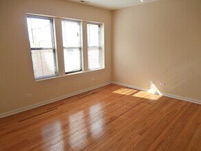 4751 N Troy St, Unit 1E in Chicago, IL - Building Photo - Building Photo