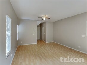 1445 Little Spring Ct in Las Vegas, NV - Foto de edificio - Building Photo