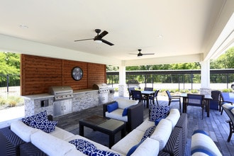 Haven at Lewisville Lake 55+ in Lewisville, TX - Foto de edificio - Building Photo