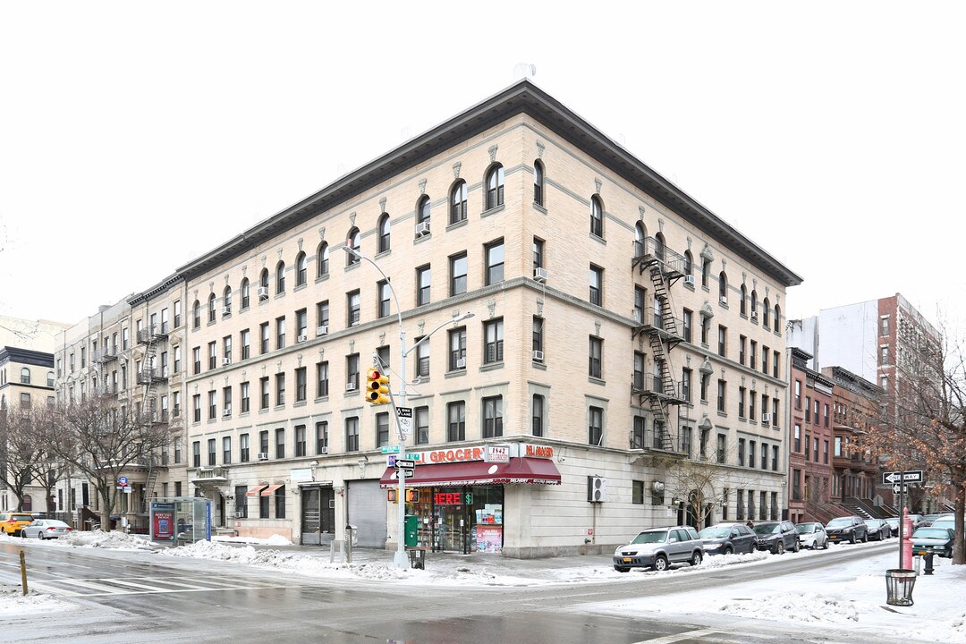 200 W 112th St in New York, NY - Building Photo
