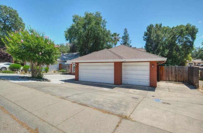 7044 Palm Ave in Fair Oaks, CA - Building Photo - Building Photo