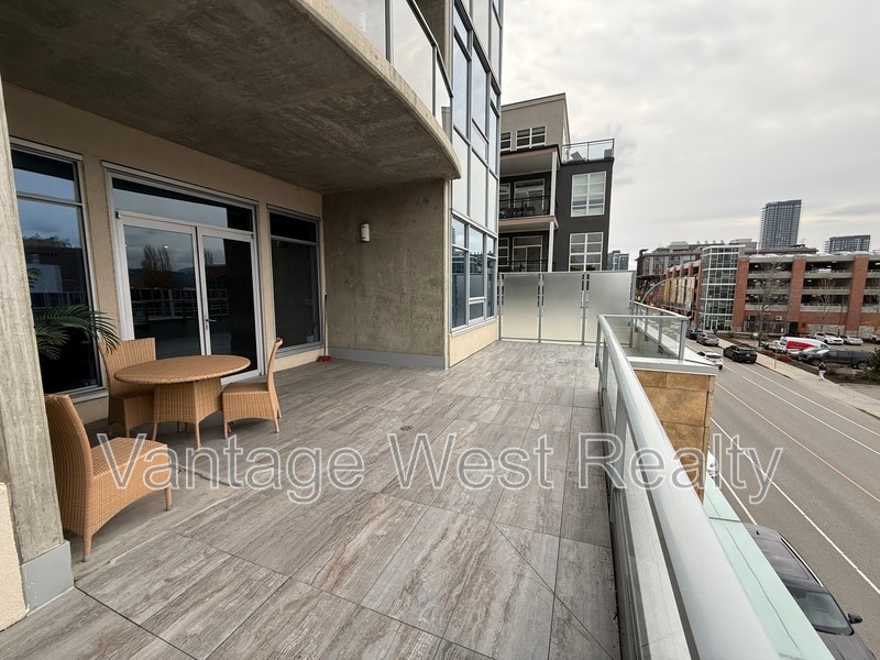 1329-1329 Ellis St in Kelowna, BC - Building Photo