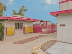 An active desert locale that's perfect in Tucson, AZ - Building Photo - Building Photo