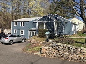 85 Perry St, Unit Apt A in Unionville, CT - Building Photo