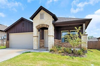 218 Knoll Pines Drive in Terrell, TX - Building Photo - Building Photo