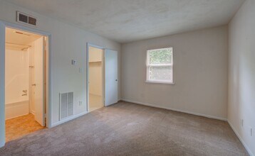 Vantage Apartments in Virginia Beach, VA - Foto de edificio - Building Photo