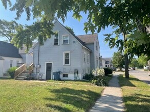 1403 Columbus Ave, Unit 1403 Upper in Grand Haven, MI - Building Photo - Building Photo