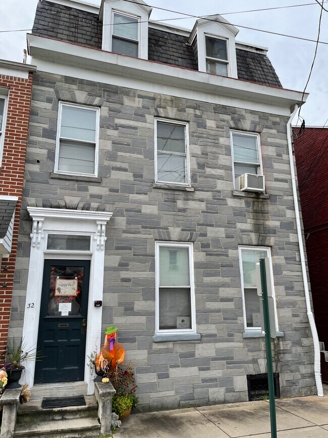 32 S 3rd St Rentals in Columbia, PA
