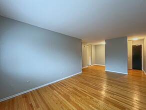 742 W Buena Ave, Unit 308 in Chicago, IL - Building Photo - Building Photo
