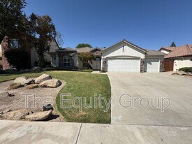 2511 S Peppertree St in Visalia, CA - Building Photo