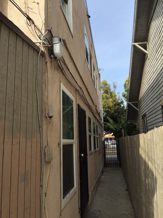 1066 W 1st St in Santa Ana, CA - Building Photo