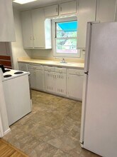 2524 E Murray Holladay Rd in Holladay, UT - Building Photo - Building Photo